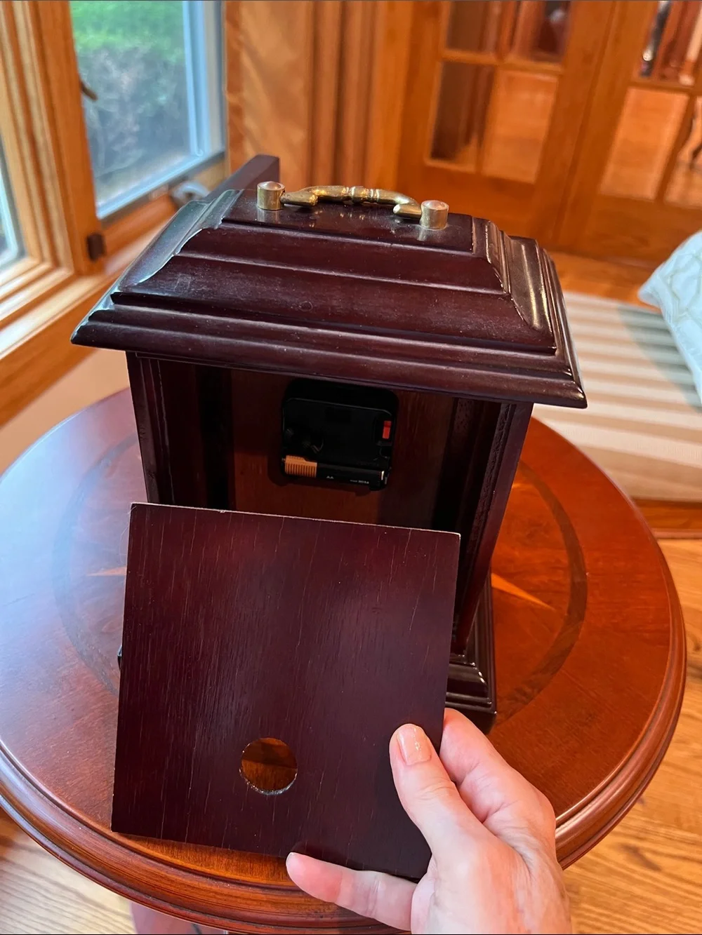 Classic Table Clock in Dark Brown